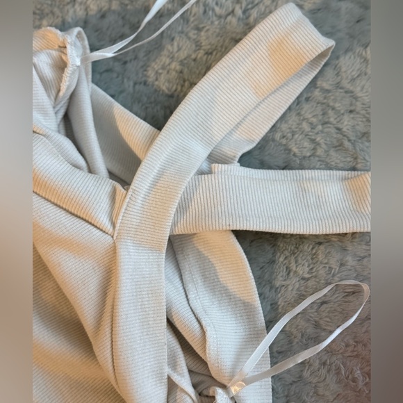 White ribbed cross neck halter crop top size Small casual going out tank - Picture 3 of 4